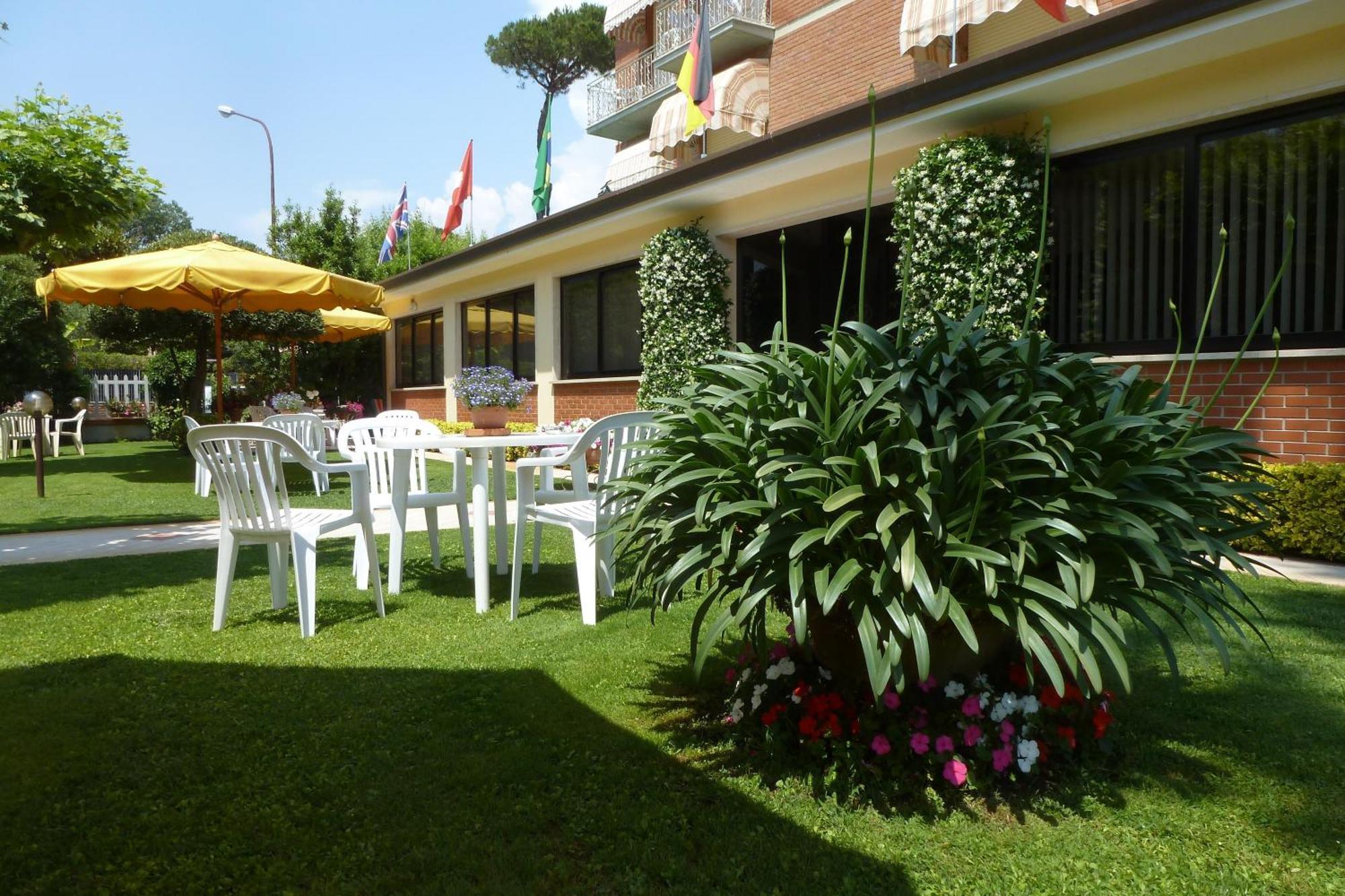 Hotel Versilia Lido di Camaiore Extérieur photo