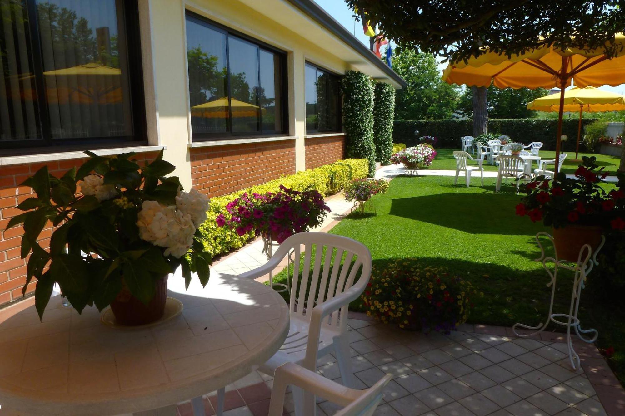 Hotel Versilia Lido di Camaiore Extérieur photo