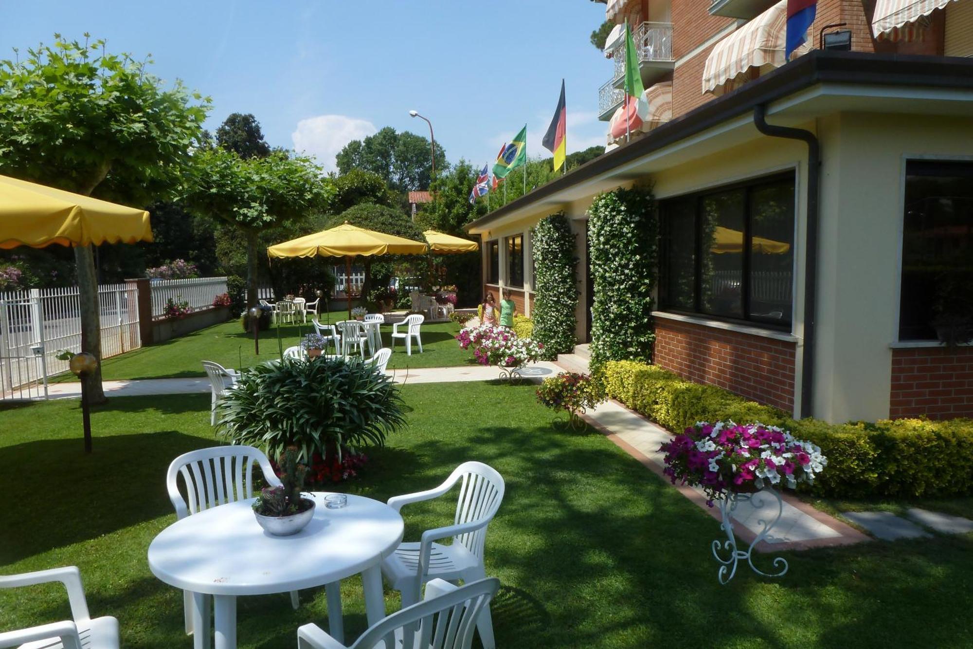 Hotel Versilia Lido di Camaiore Extérieur photo