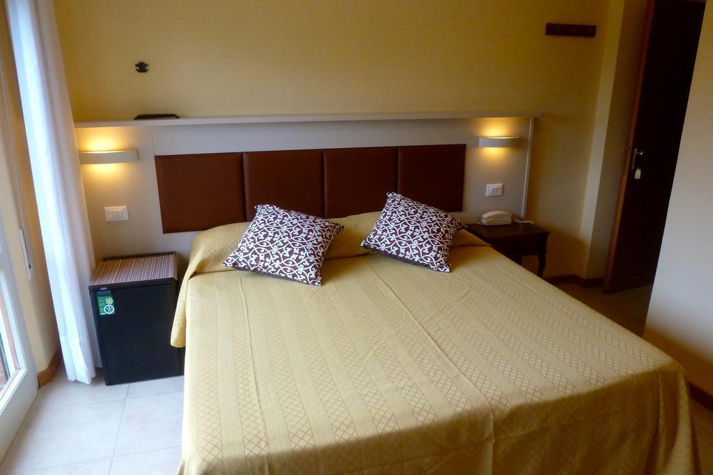 Hotel Versilia Lido di Camaiore Extérieur photo