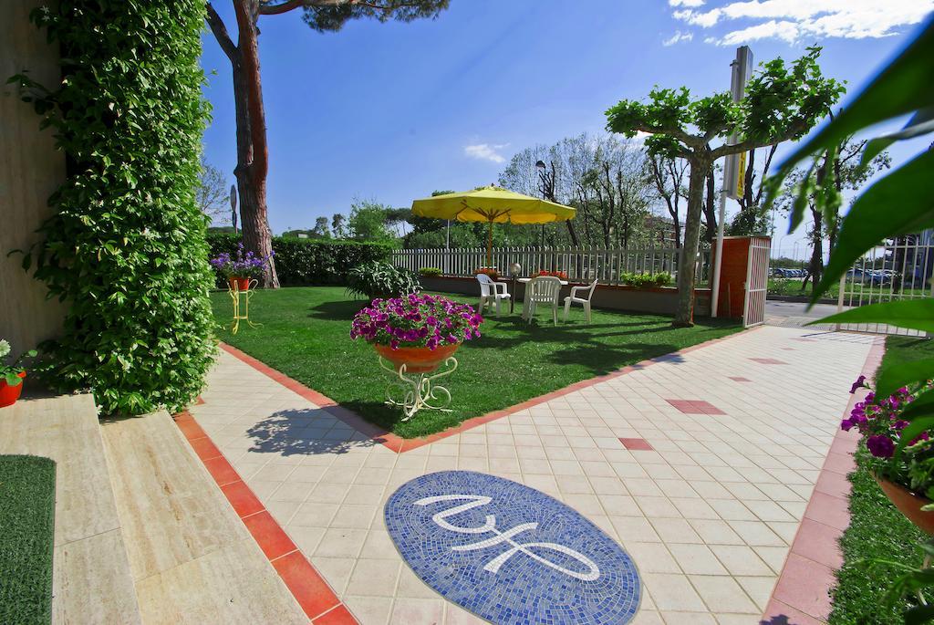 Hotel Versilia Lido di Camaiore Extérieur photo