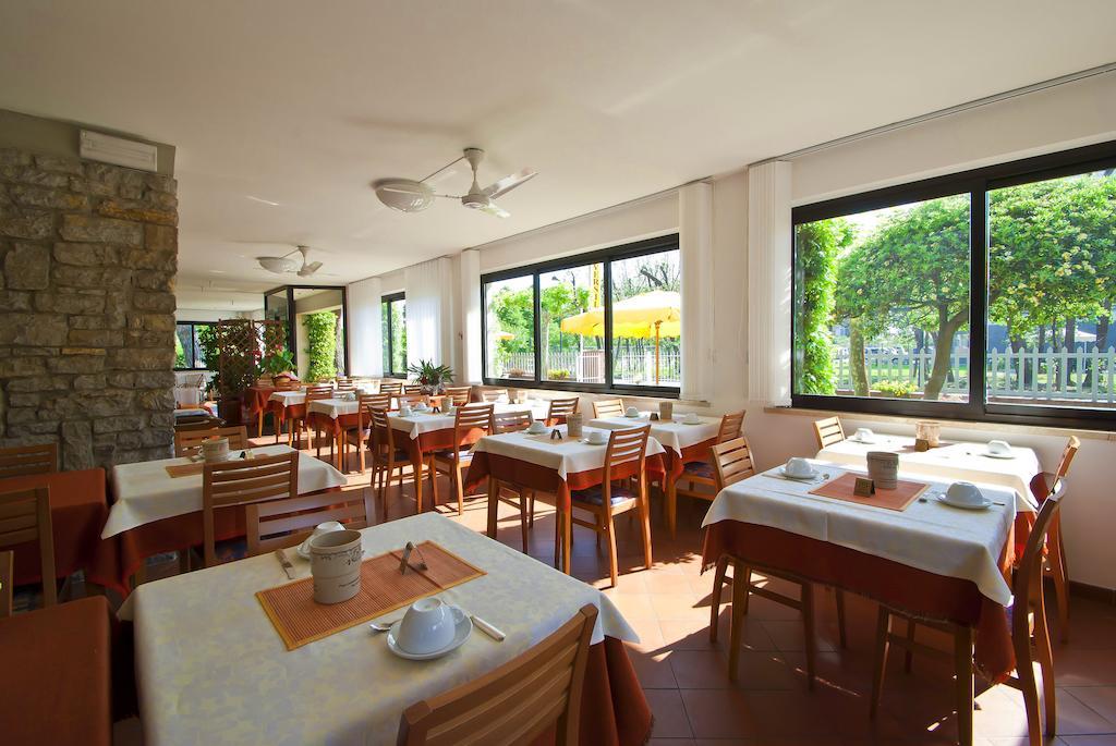 Hotel Versilia Lido di Camaiore Extérieur photo