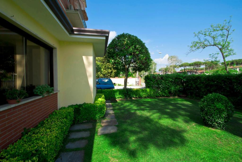 Hotel Versilia Lido di Camaiore Extérieur photo