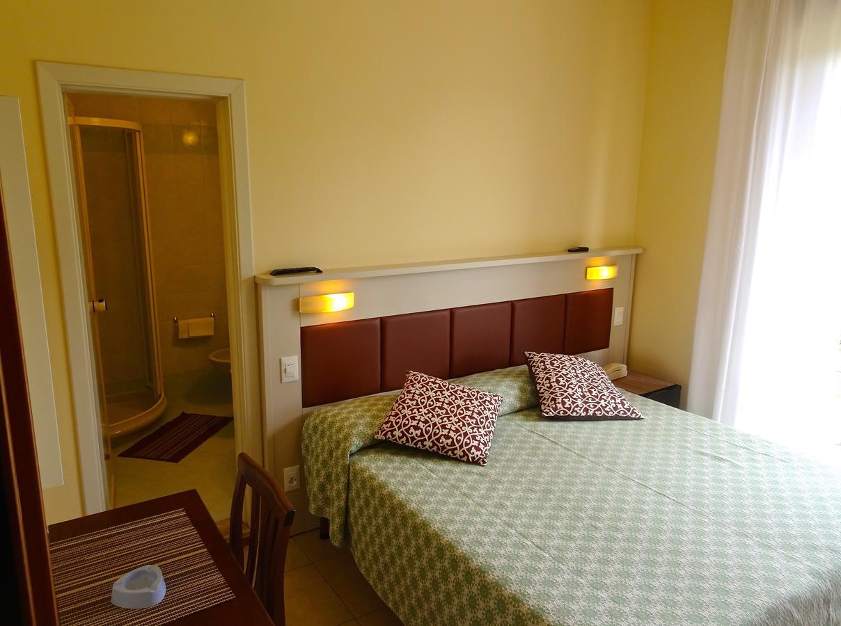 Hotel Versilia Lido di Camaiore Extérieur photo